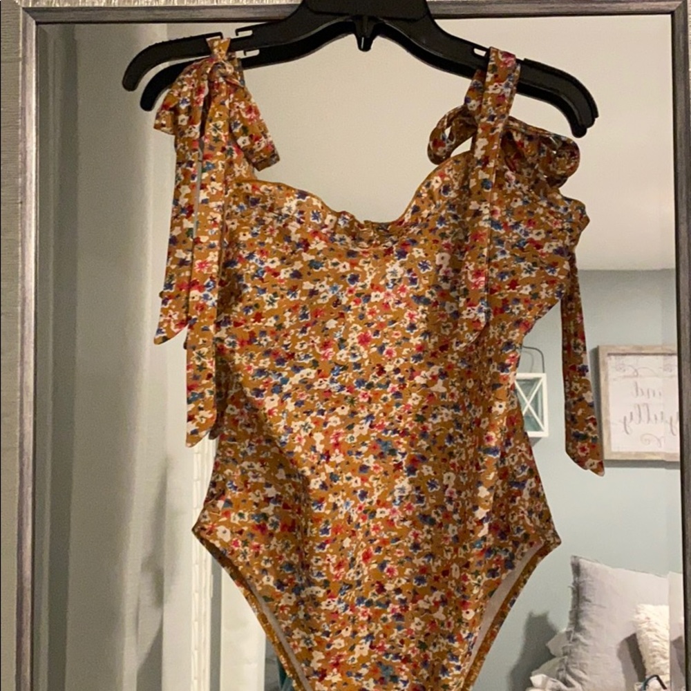 Floral bodysuit with tie sleeves and ruffle edge